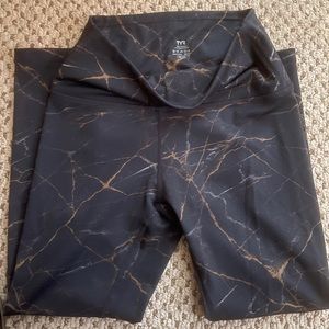 TYR leggings new condition marble pattern